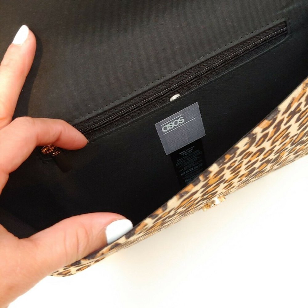 ASOS Leopard Animal Print Envelope Clutch with Gold Tassels EUC - Picture 3 of 5